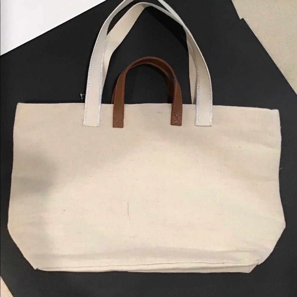 Chicos nwt canvas